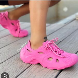 MDT Cape Robbin Wallis Water Shoes/  Sandals